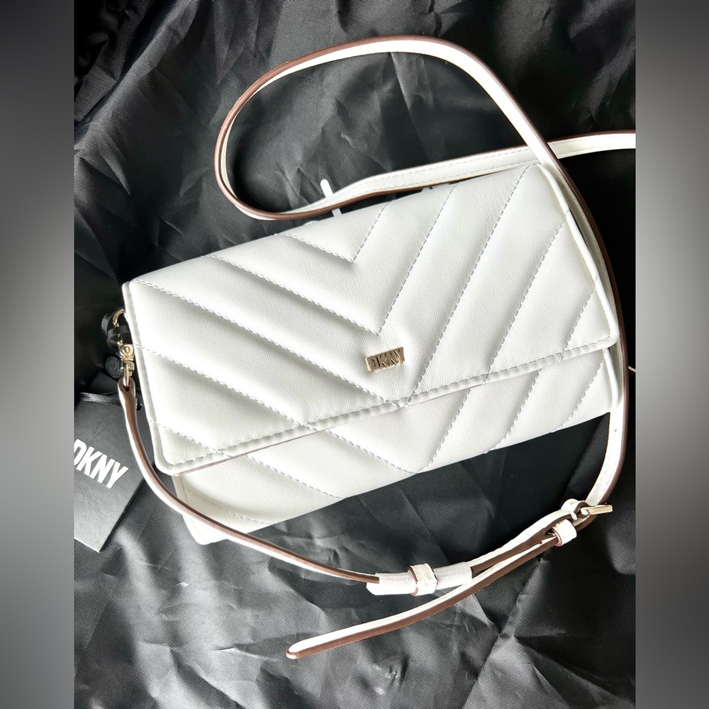 NWT DKNY CROSS BAG - Picture 1 of 5